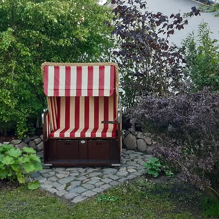 Feriehus Ruegen-Cottage Sauna Kamin 8 Personen *